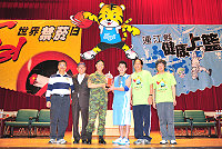 　第七屆「健康上籃」個人獎項揭曉，MVP是由冠軍牛角隊當家後衛陳志宏（右三）獲得，過人表現獲得裁判一致青睞，獲獎實至名歸。（圖／文：曹重偉）