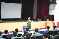北指部舉辦新進官兵輔導講習,由政戰主任鄭上校親自主持,舒緩官兵初來外島的不安情緒,並勉勵新進弟兄,多念書充實自我職能。(圖/文:高玉麟)