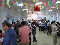 　莒光西莒三十歲以上鄉親接受整合式健檢，現場秩序良好。（圖／文：陳樂團）