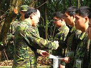 莒指部指揮官陳將軍表揚優秀屆退弟兄,並祝福大家退伍之後鵬程萬里。(圖/文:林怡豪)