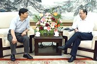 縣長楊綏生拜會國台辦副主任鄭立中,楊綏生提出開放設籍馬祖居民赴大陸免簽證及一年多簽改為兩年以上多簽,並請國台辦大力支持黃岐航線與平潭試航。(圖:連江縣政府提供)