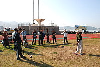 　連江縣九十九年木球賽今天上午福澳運動場準時開打！來自四鄉五島十六支隊伍，近五十名球員將爭奪各組前三名，與三個「一桿過門獎」，圖為木球委員會前年辦理體驗營的情形（圖：本報資料室）