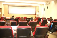 為提升地方特考本地在職考生錄取機率,縣府人事室昨天舉辦99年度考情座談,邀請馬祖與臺灣的優秀錄取人員現身說法。(圖/文:邱竟瑋)