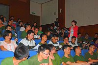 「公主小妹」偶像劇作者─名暢銷作家夏霏昨來馬分享寫作與閱讀的人生經驗,演說風格詼諧,穿插問答與遊戲。(圖/文:邱竟瑋)