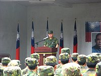 莒指部於日前舉行六月份月會,由指揮官陳將軍主持。會中指揮官首先表揚漢光26號演習期間有功的官兵同仁,並頒發獎金及榮譽假以資鼓勵。(圖/文:洪銘隆)