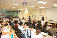 連江縣立敬恆國中小校長陳金官將自八月一日起退休,縣府教育局昨天公開表揚,肯定其任教三十五年的貢獻,副縣長林星寶也特別代表縣長到場鼓勵。(圖/文:邱竟瑋)