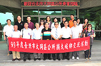 　為宣傳「2010台北國際花卉博覽會」，台北市大同區公所區長謝正君特別率團來馬宣傳，首站拜會南竿鄉公所，希望朱鄉長能撥冗前往指導。（圖／文：曹重偉）