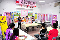 　法律扶助基金會馬祖分會全國法扶日宣導有獎問卷活動進行公開抽獎，在總會副執行秘書陳采邑律師及宋一心律師見證下，抽出七十五位幸運兒。（圖／文：曹重偉）