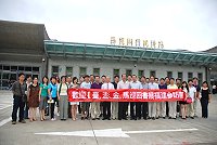 兩岸共同舉辦的「台金馬澎巡迴書展」馬祖場次將於今天隆重登場,對岸福建省官員與多家出版業者昨天傍晚翩然抵馬,獲得縣府與立委曹爾忠歡迎。(圖/文:邱竟瑋)