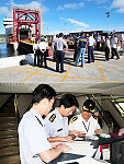 「臺馬輪」昨天清晨驚傳旅客疑似落海失蹤意外,地區防救災體系立即啟動,海巡隊及警方人馬登船將船方提供的登船旅客名單與回收的登船聯進行逐一核對。(圖/文:曹重偉)