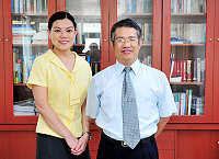 　連江地方法院檢察署新任檢察長洪培根（右）到職，左為檢察官。（圖／文：曹重偉）