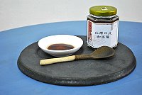 馬祖紅糟的全新用途:日式和風沾醬,清爽開胃。縣府今年辦理「馬祖紅了,紅糟美食特色產業輔導計畫」,期盼今天的研發成果能移轉到地區餐飲、食品店家,讓紅糟美食的新技術能在地區業者手中發揚光大。(圖:台灣觀光產業升級策進會提供)