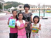 縣內國語文輔導團用心為國、中小各年級編撰「詩文讀本」,收納適合閱讀之詩文作品,99學年度開學後將成為重要輔導教材,為孩子們的國語文基礎打下深厚根基。(圖/文:劉秋月)