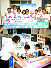 　「飛躍羚羊」紀政率領的「迎接建國一百年，萬步寶島台灣行」全國巡迴宣導團抵達馬祖；縣長楊綏生肯定紀政長年推動健走活動的精神，認同此活動簽署支持及高喊精神標語。（圖／文：曹重偉）