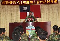 馬防部假梅石營區開辦九十九之ㄧ期情報士官訓,由馬防部指揮官羅中將主持開訓典禮。(圖/文:張熒奇)