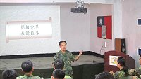 政戰處長葉中校期許與會人員「用心」扮演好批改人的角色,以先期發掘異常、消弭危安,確保部隊安全與和諧。(圖/文:陳舒婷)