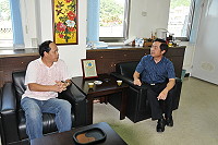 　針對北竿航站及機場周邊景觀改善，議長陳貴忠拜會北竿站主任莊勝雄並討論可行方案。（圖／文：陳鵬雄）