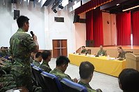 馬防部羅指揮官於日前偕同防衛部士官長主持北高地區指揮部志願役士官、兵座談會,關心部內志願役士官、兵們在指揮部內生活。(圖/文:林弈成)