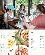 創意從小處著手!牛角一家老屋改建的餐廳精心設計點菜本,從顧客選菜的那一刻營造餐廳的高級感;如此創意也獲得台灣背包客的肯定。(圖/文:邱竟瑋)