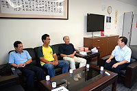 　明年北北基聯測成績可否登記馬中？議員曹爾章及教育局長邱金寶特別前往拜會馬中校長蔡國強；蔡國強表示，克服技術性問題，馬中永遠歡迎馬祖的孩子。（圖／文：劉秋月）