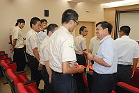 縣長楊綏生走訪南竿各村發放弱勢民眾及榮民、馬祖籍在營役男與替代役秋節慰問金。四鄉五島的弱勢慰問金也將由各鄉公所陸續發放。(圖/文:邱竟瑋)