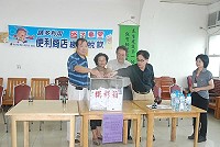 財政部台灣省北區國稅局馬祖服務處昨天舉行稅務宣導抽獎,邀請連江縣稅捐處長陳孔官、馬祖日報社社長宋志富、連江縣商業會理事長林中超以及福澳村長陳泰英夫人共同見證開獎。(圖/文:邱竟瑋)