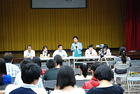 　99學年度全縣校際國語文競賽昨天在介壽國中小登場，演說、朗讀、字音字形成績出爐，外聘評審現場進行講評，並肯定馬祖地區學生優異表現，各組第一名都將代表馬祖參加全國比賽。（圖／文：劉秋月）