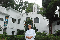 服務馬祖逾半個世紀的馬港天主堂即將吹起熄燈號,修女黃斌瓊十月一日將告別馬祖,結束十年多的服務生涯。(圖/文:邱竟瑋)