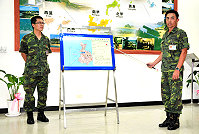 　馬祖防衛指揮部將於十月八日晚間七時十分，於南竿鄉馬祖村海域實施本年度「第三季萬平操演射擊」，而十月三日（日）上午十時至下午四時在馬港迎賓館前舉辦「武器陳展日」，歡迎旅客鄉親踴躍前往參觀。（圖／文：曹重偉）