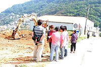 公共設施保留地能否申請臨時建築?縣府工務局表示得依法申請。連江地方法院旁的公設保留地昨天就出現一個案例,地主表示是準備興建自用住宅兼倉庫。(圖/文:邱竟瑋)