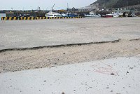福澳往清水村道路正在施工,不過新、舊兩邊出現明顯的高程落差,雖然還不影響通行,但往來的機車和汽車都要忍受顛簸和地面的碎石;縣府和施工廠商已經準備改善。(圖/文:邱竟瑋)