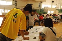 連江縣體育會第四屆會員大會昨天召開,會員陸續出席準備投票。(圖/文:邱竟瑋)