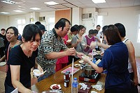 馬祖地區老人活動中心常成為辦活動的場所,有民眾建議可以加裝視訊,滿足老人家與在台子女的通訊需求。圖為建設局在當地的活動中心所辦理的活動。(圖/文:邱竟瑋)