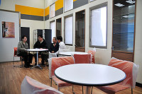 　貼心服務更進一步！由馬管處、縣政府及南竿航空站共同出力整建的南竿機場候機閱覽室，預定十一月上旬正式開放為遊客服務。（圖／文：曹重偉）