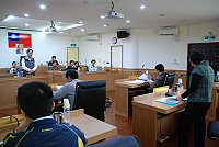 　南竿鄉代會昨天進行一整天的鄉政總質詢，第九屆新科鄉代準備十足，鄉長朱秀平感受壓力。（圖／文：劉秋月）