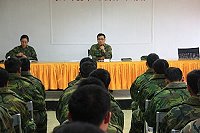 羅指揮官勉勵各志願役士官幹部能積極進取,建立自我價值,進而創造自己的不可替代性。(圖/文:周唐毅)