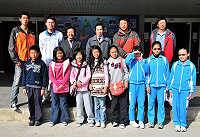 　福州舉辦青少年科技創新大賽，馬祖也受邀參加，包括高中、國中及國小共十三組作品參賽，教育局長邱金寶前往碼頭送行及勉勵師生。（圖／文：曹重偉）