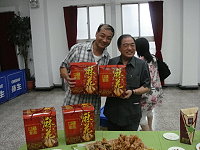 基隆口福食品以「麻花」榮獲第二屆基隆十大伴手禮,創始人胡宗龍以馬祖傳統食品好手藝白手起家,第二代更接續好手藝,加入新元素讓麻花兼顧在地元素。(圖:轉載口福食品官方網頁)