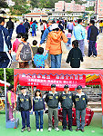 　響應反貪、反毒、反詐騙，五百位鄉親陽光出走！終點站福澳運動場也設有宣導攤位，調查站同仁是全員出馬。（圖／文：曹重偉）