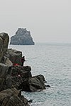 　東引進入寒冬季節，一般遊客卻步，但是又迎來喜愛釣魚的族群登島摔竿。（圖／文：陳其敏） 