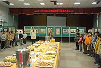 介壽藝術季校園美展昨天登場,縣長楊綏生專程前往為地區學子加油打氣。(圖/文:邱竟瑋)