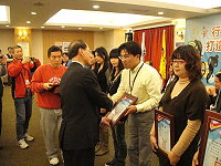　行政院體委會99年打造運動島計畫，中正國中小昨天獲頒推動特優單位。（圖：教育局提供）
