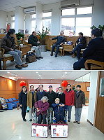 　春節送暖，世華總經理&#20931;如肯一行昨抵馬前往大同之家關懷地方老人，致贈慰問金及高級棉被，與老人閒話家常。並前往縣府拜會縣長楊綏生，除表達將持續簽約外，公司也有意以二代八八坑道之名重新整頓，打造品牌提高銷量。（圖／文：劉秋月）