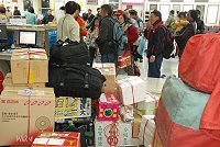 　春節旅客行李爆大量！馬祖班機貨物、郵件運輸受影響。（圖／文：邱竟瑋）