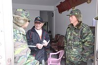寒冬送暖情 東指部慰問榮民前輩。(圖/文:賴彥甫)