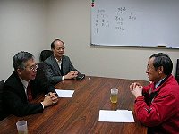 就金馬先與台北同一話價區及馬祖電信組織架構和員工權益,立委曹爾忠本月11日下午與中華電信張曉東總經理會議討論情形。(圖:曹爾忠國會辦公室提供)
