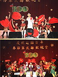 馬防部歡慶建國百年,日前於山隴介壽堂舉辦軍民聯歡晚會,邀請政戰總隊藝宣隊蒞馬演出;晚會中由星光五班歌唱冠軍孫自佑帶來魅力四射的勁歌熱舞,炒熱現場氣氛。(圖/文:周唐毅)
