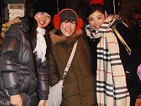 木笛音樂老師陳孟亨(右一)、陳采燕、李冠嫻,對東引廟會活動留下深刻印象。(圖/文:陳其敏)