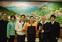 建設局陳開發與文化局馮金木退休,縣長楊綏生特別約見,感謝他們為馬祖的付出。(圖/文:邱竟瑋)