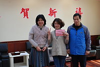 　教育局昨天中午進行100學年度高中職免試入學之薦送資格抽籤，桃園武陵高中為中山陳姵妤，桃園大溪高中為中山梁景翔。（圖／文：劉秋月）